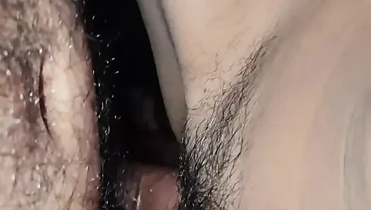 Pertama-tam masukkan ke mulut dan kemudian ke dalam memek