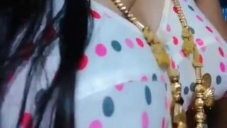 Priya babhi ngực