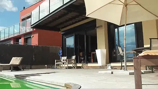 Guter fick am pool