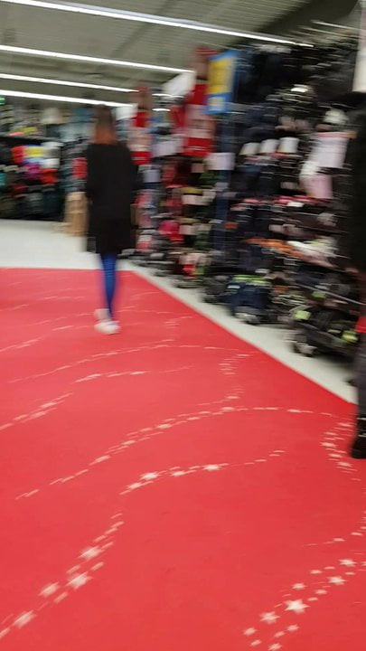 若いセクシーな女性:--))2。