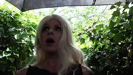 Inked blonde MILF wird im freien gefickt und gesichtsbesamt