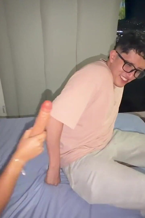 Mój ulubiony dildo zostaje odkryty, pieprzy mnie w środku filmu swoim wielkim, grubym kutasem – AlejandraPalacios & PipeBoy