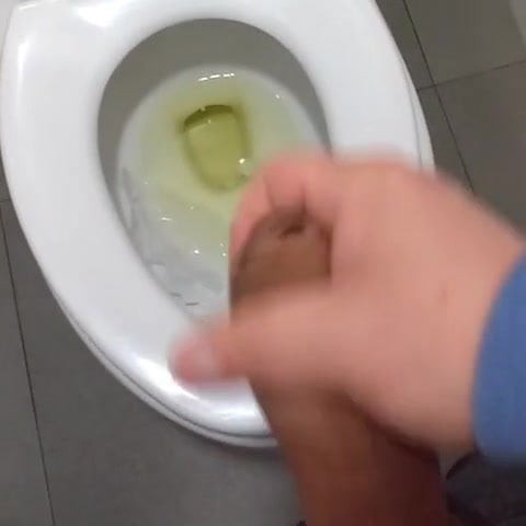 Wank at the aiport