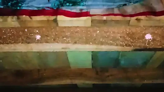 Sister-in-law's bad fucking and spreading both her legs, put the whole penis and took out the piss from the pussy.