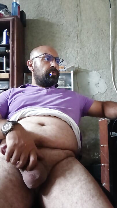 Master Bear Cums with a Cigarette in His Mouth