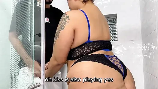 Aku ngajak tetanggaku untuk mandi barng dan aku lanjut ngentot memeknya habis-habisan