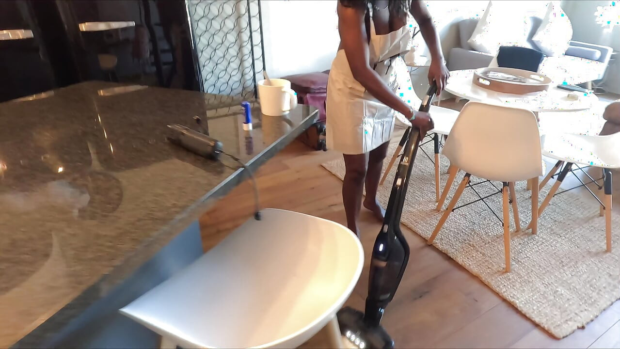 The Apron Affair - sexy milf obtiene su coño degustación como tarta de queso