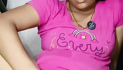 Gadis cantik lagi asik masturbasi fingering memeknya audio bahasa india