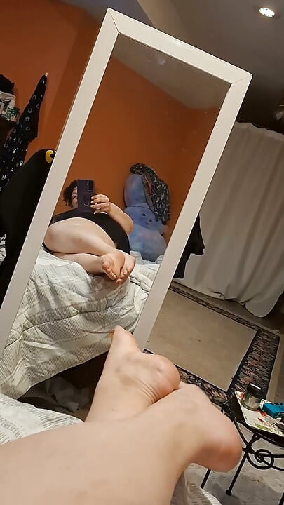 My Sexy Feet Love to Play