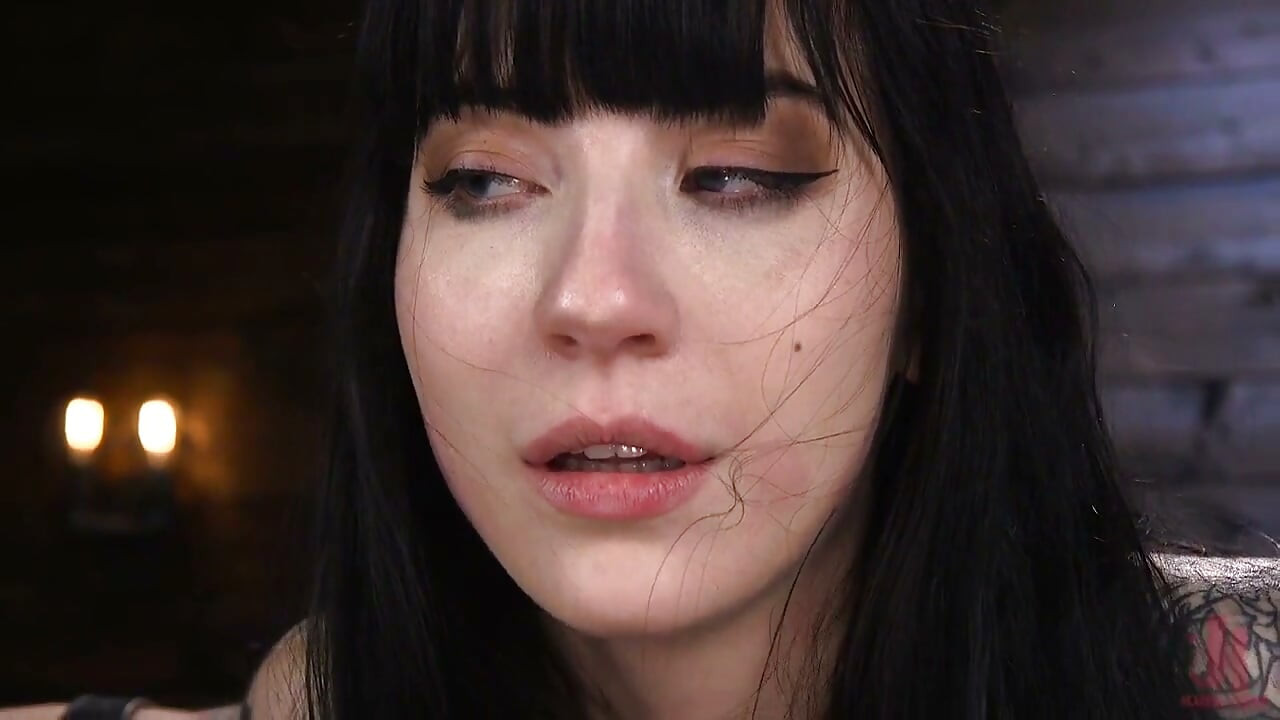 Charlotte Sartre: Chin gotic în robie diabolică