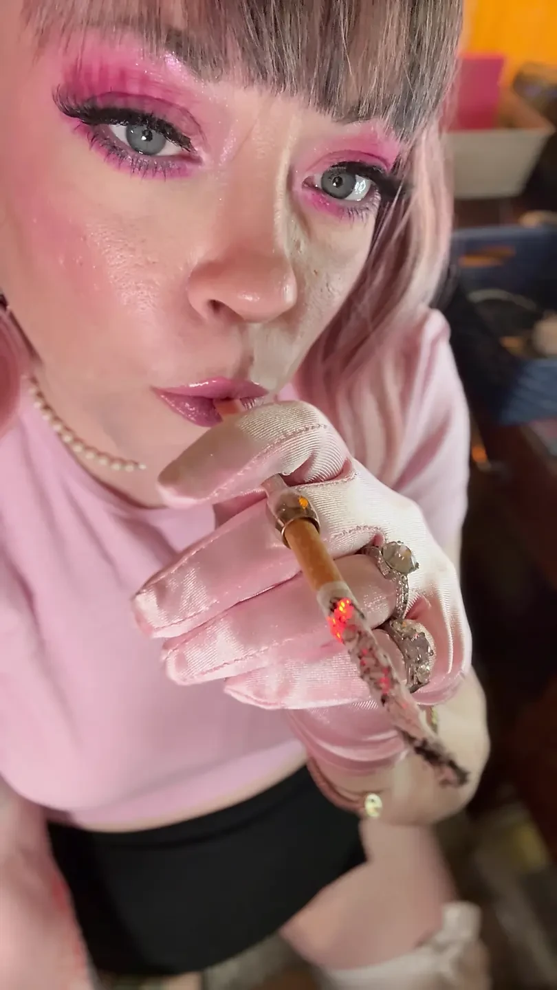 A Pink Princess! Tina Snua Smokes A Cigarette In A Holder – Smoking Cute Wig Gloves Smoker