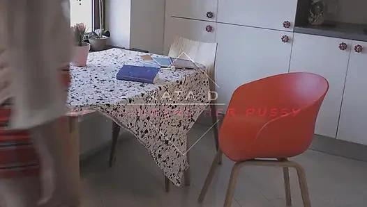 Kata amcığını parmaklıyor