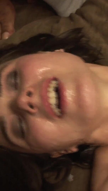 Stunning moment from "Studentin laesst sich auf sexparty von fuenf typen ficken und besamen"