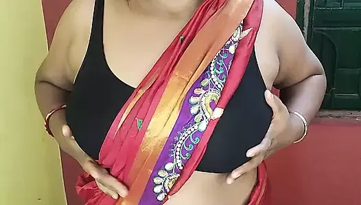 Horny Indian gorgeous mom showing her armpit and playing with her pussy closeup