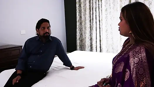 PRIA TAMPAN SEKSI NGENTOT ISTRI KAKAK LAKI-LAKINYA SENDIRIAN DI RUMAH