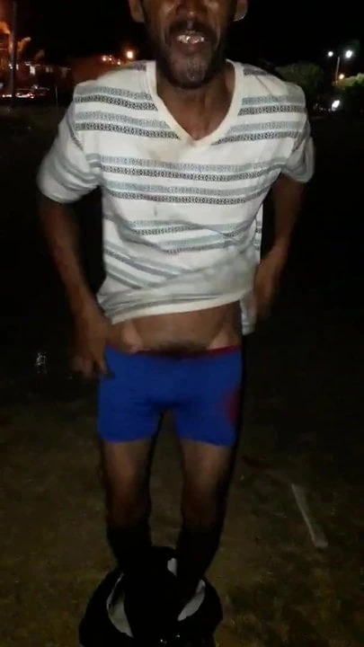 Hombre de la calle nos muestra su pene