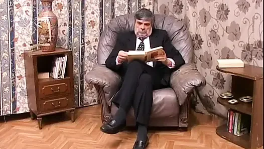 Big ass brunette deserves creampie ending