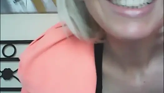 Ich schwöre mit meiner Freundin Nicoletta Embassi, zeige dir meine möpse und spreche wirklich vulgär. Wir sind zwei freche freunde