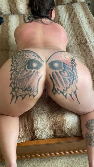 Esposa de milf rabuda balançando o rabo