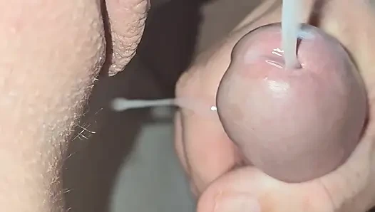 Close up milf pussy fucked and pullout cumshot