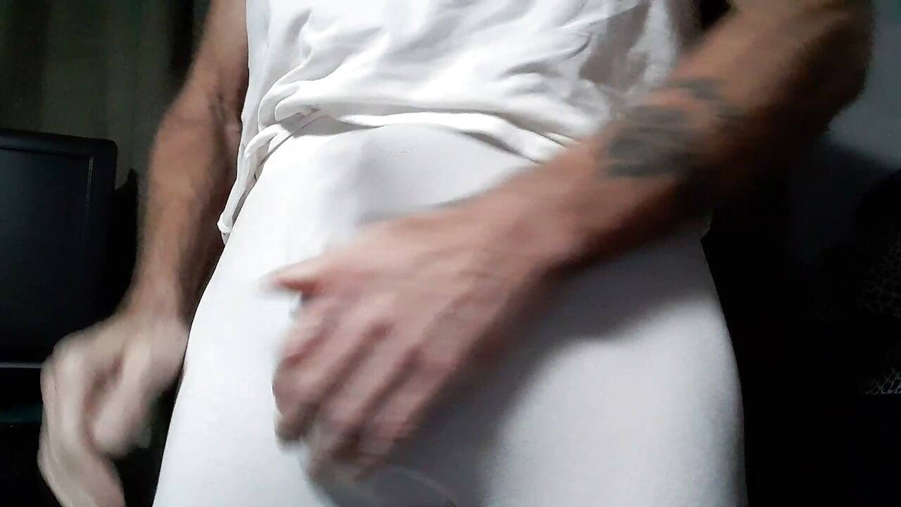 Pantyboy66 תחתונים גדולים וגרביונים וגמירה!