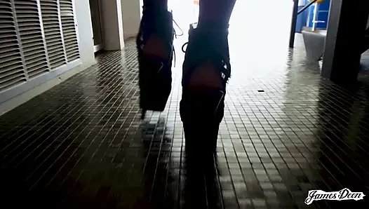 Emily willis dengan ganas sambil pamer tubuh bahenolnya