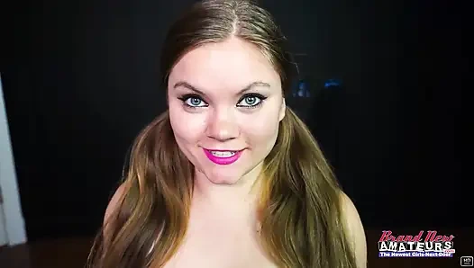 Minyon esmer lauren web kamerası özensiz gırtlağına kadar göt yalıyor açgözlü yutma!