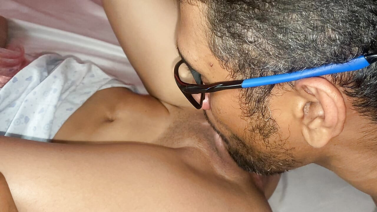 我和我的Suggar爸爸共住一个房间, 我的主好好地操我, 他把我身上的所有奶子都拿掉了