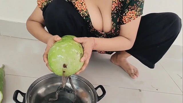 Bangladeshi 18+ working girl fucking in the house room