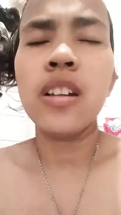 thai girl masturbating