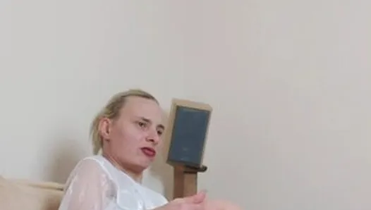 napalona polska nastolatka zabawia się swoją mokrą cipkę i dupeczką podwójna penetracja