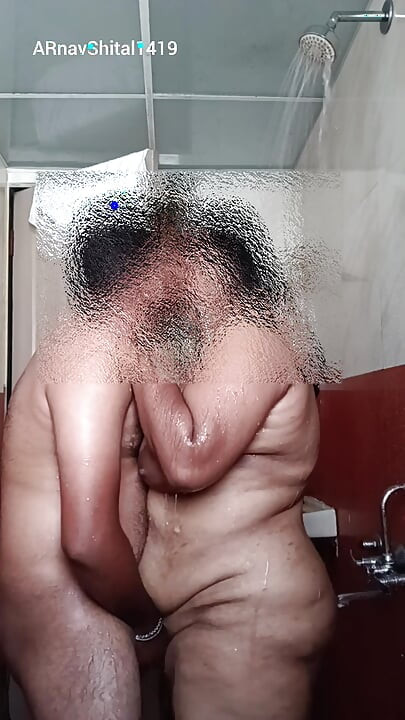 Taking ramantic bath with my chubby bhabi