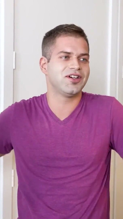 Serbest kullanım orta yaşlı seksi kadın - büyük memeli latin ve itaatkar üvey kızı üvey oğlunu külotsuz evde ağırlıyor | Klip 1