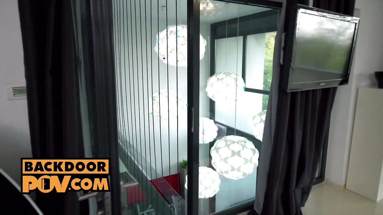 Footjob et aventures anales avec Kira Thorn - ItsPOV