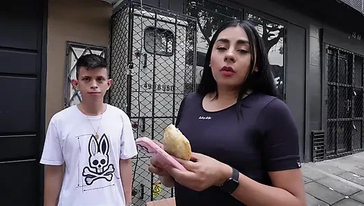 Bahisimi bakire empanada satıcısı tarafından yerine getiriyorum