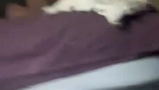 Tante seksi ini dientot habis-habisan saat suaminya lagi di kantor