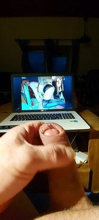 Herrin martinaheela wichsen auf ihre Bilder und Spritzen