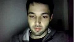 Pies masculinos rectos en webcam