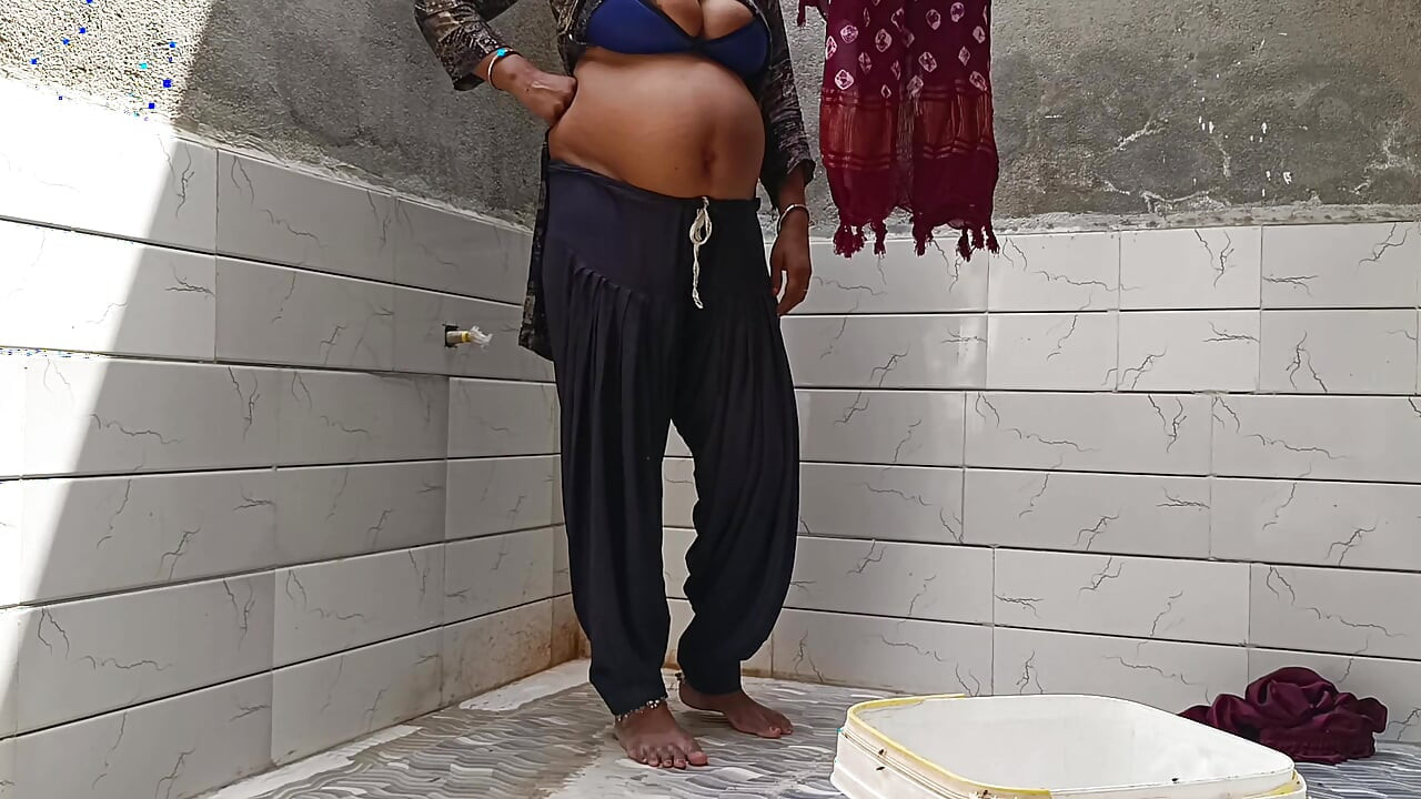 Pati Bahar Gaye the padosi