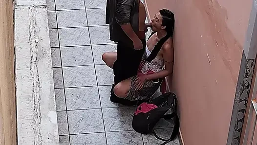 Ich habe meinen chef mir zerreißen lassen, nachdem er mich beim rauchen erwischt hatte.
