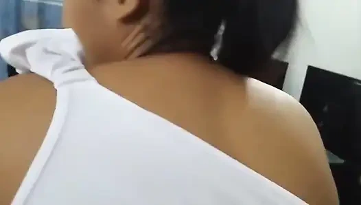 Der babysitter lutscht meinen schwanz für eine pOV-Augmentation