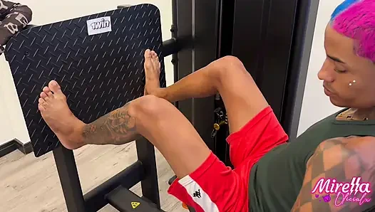 Saya gadis silikon kurus dari Smart Fit