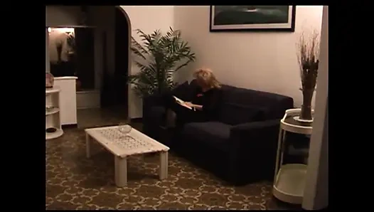 Olgun sürtük büyük et için açıyor