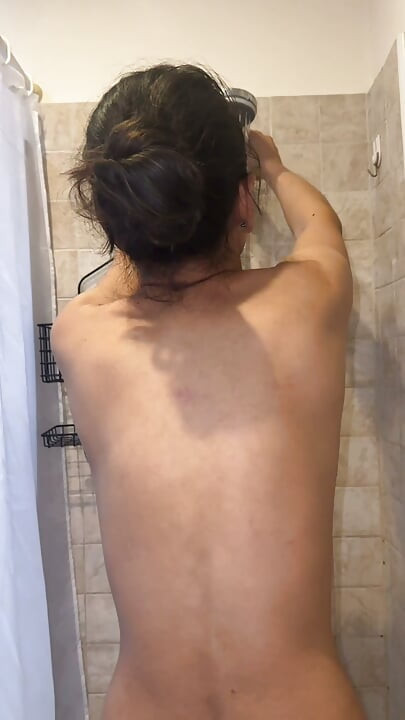 pissing from stepbrother after a very good fuck in shower! i don’t see that coming..