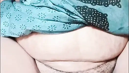 Ibu rumah tangga India lagi asik masturbasi sampai orgasme berkali-kali sambil ngomong jorok - bahasa india