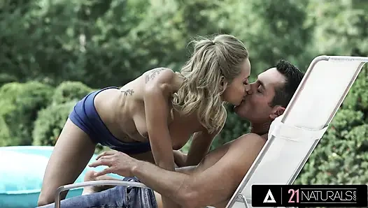 21 NATURALS - die blonde latina veronica leal bekommt ihren engen arsch im freien gefickt