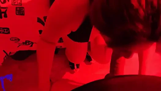 Tombul olgun latin orta yaşlı seksi kadın, yatak köpüklü ve domaltmalı görünür, oral seks gerçek ev yapımı