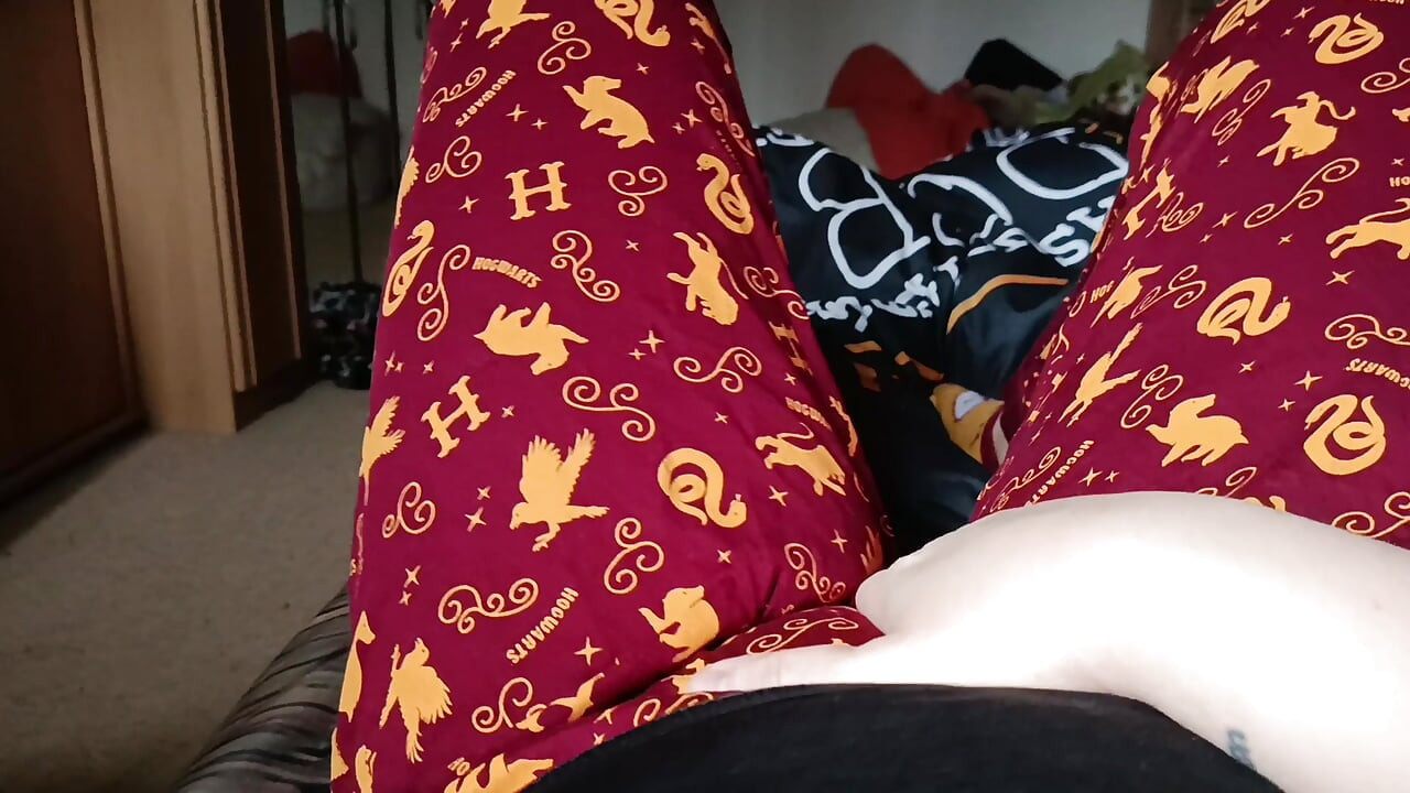 Minha bucetinha apertada de Hogwarts goza pra caralho