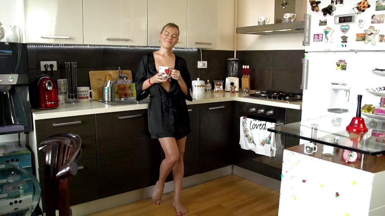 Sexy blonde with big ass banged outdoor