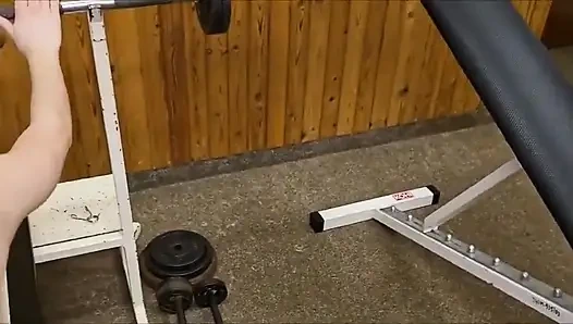 Er Hat Mich Gefickt, Während Ich Auf Dem Laufband Gelaufen Bin.